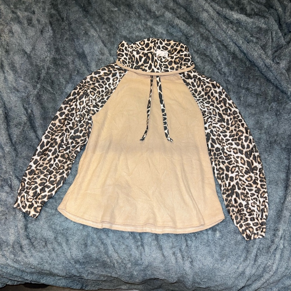 original grace boutique long sleeve cheetah print turtle neck sweater size small